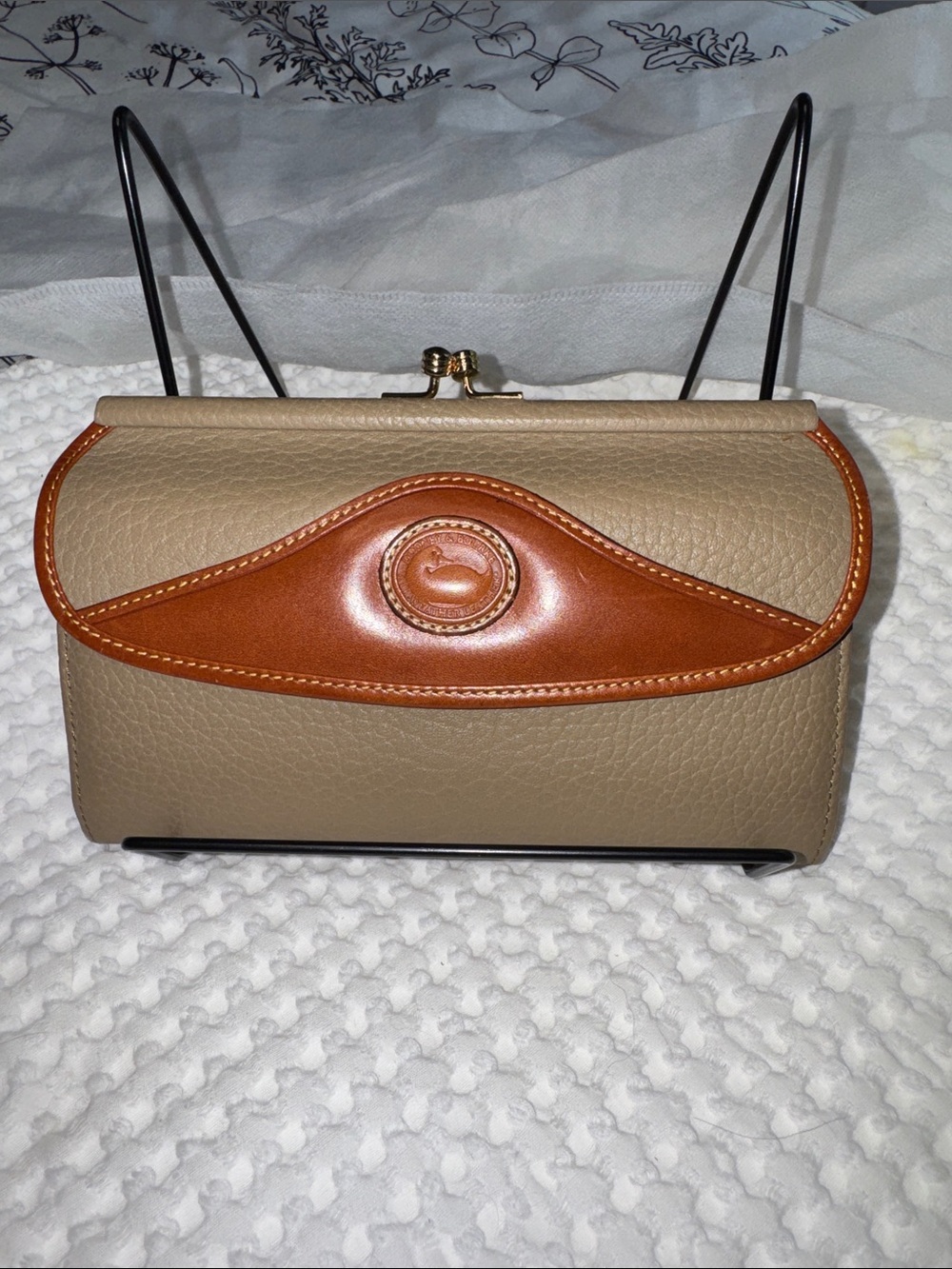 Vintage Dooney & Bourke Beige Pebbled Leather Clutch with Chestnut Trim